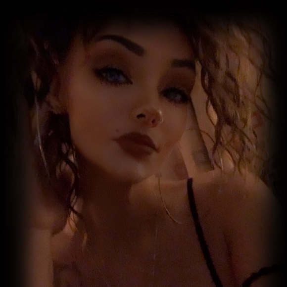 Welcome to my closet! My names D, I have SOO MUCH UNLISTED….And 🖤 trading! - Picture 5 of 12